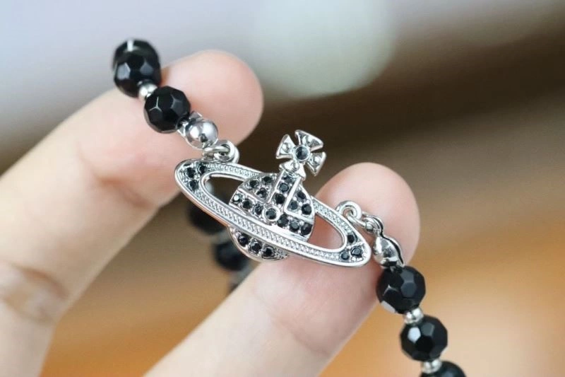 Compact Vivienne Westwood Necklaces 210242
