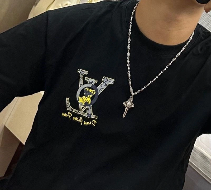 Fashionable Vivienne Westwood Necklaces 210204