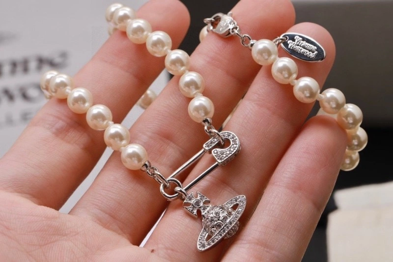 Vivienne Westwood Necklaces EasyMatch 207600
