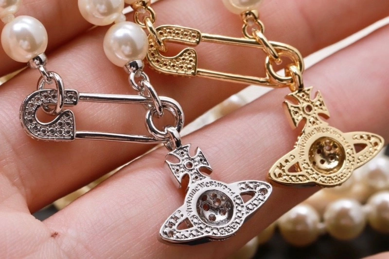 Vivienne Westwood Necklaces EasyMatch 207600