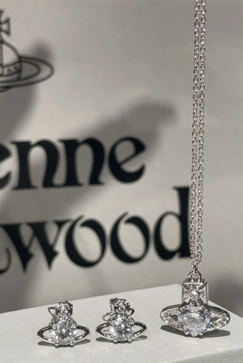 Classic Vivienne Westwood Necklaces 207557