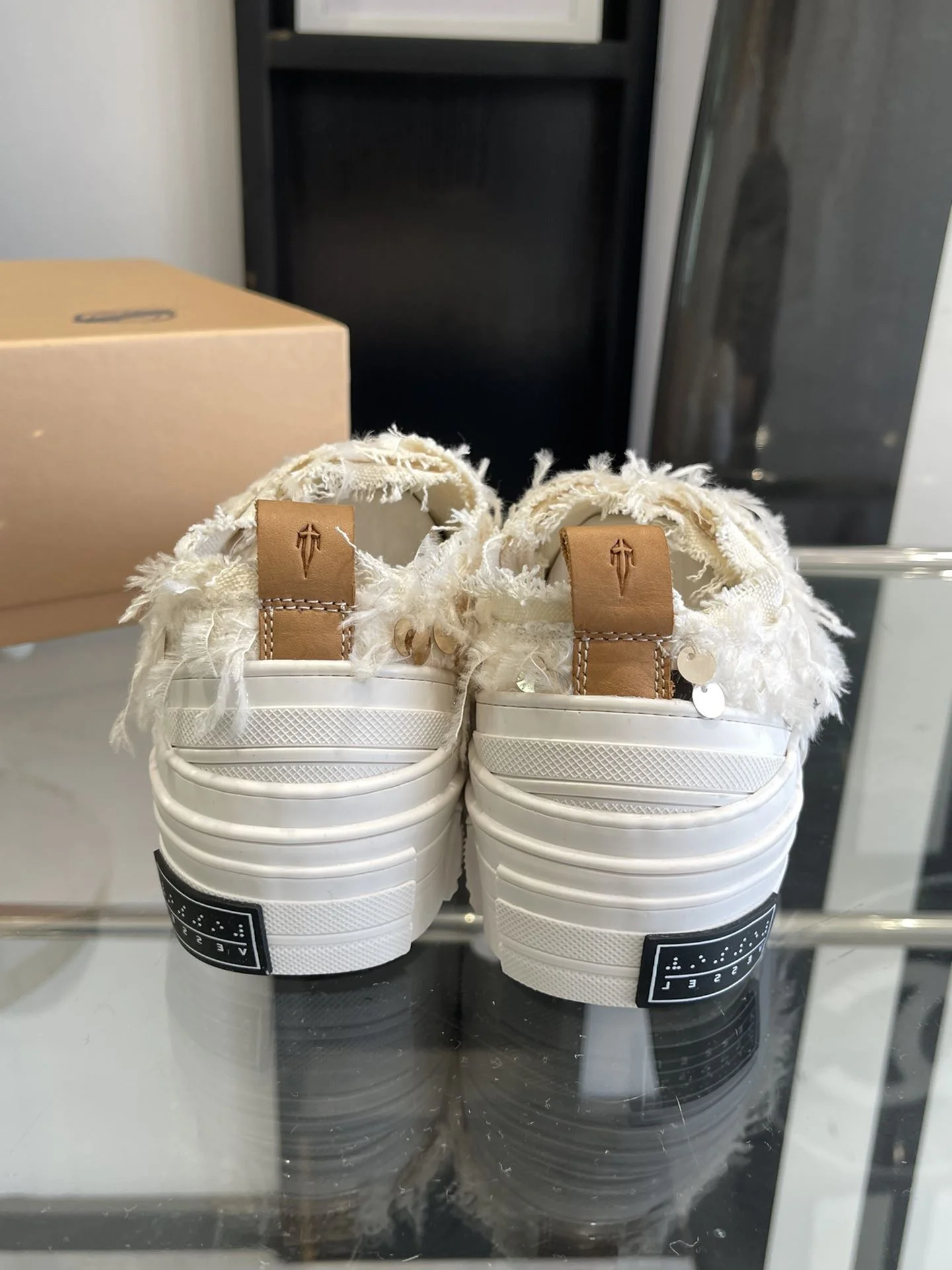 Sleek Xvessel Shoes 7130