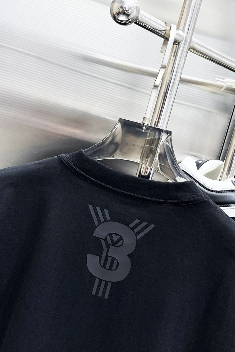 Sporty Y-3 T-Shirts 161250