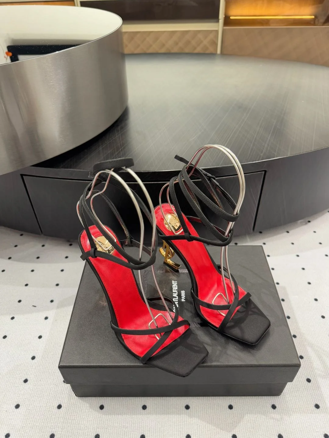 Flexible Ysl Sandals 7066