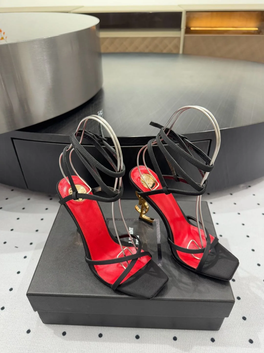 Flexible Ysl Sandals 7066