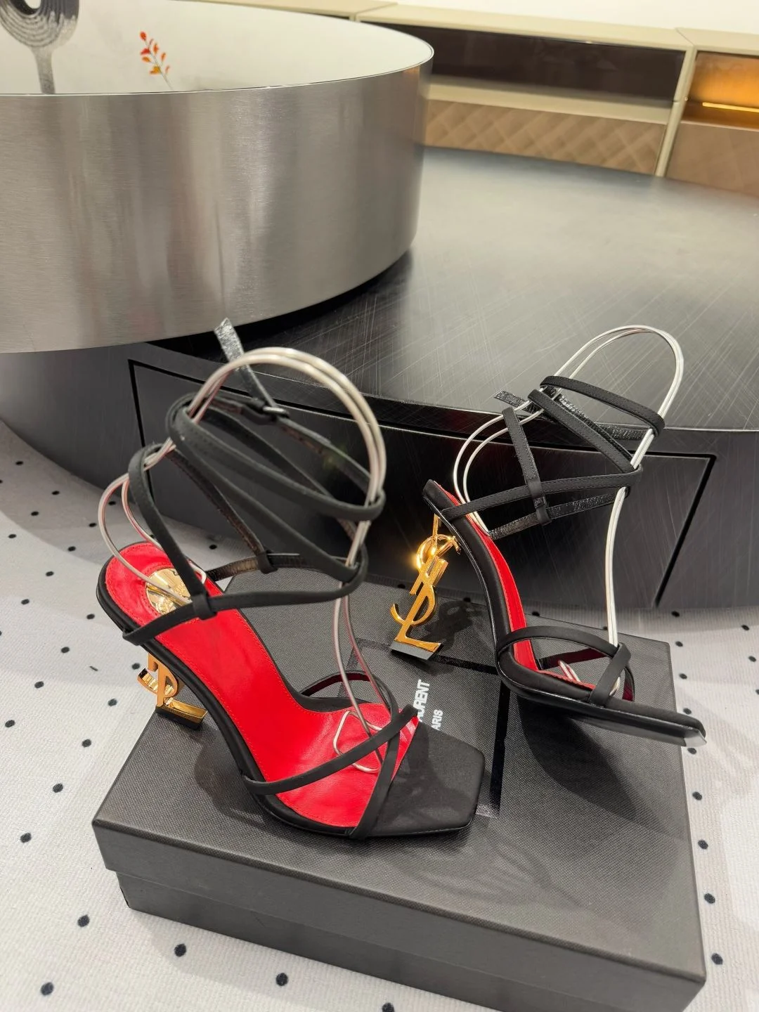 Flexible Ysl Sandals 7066