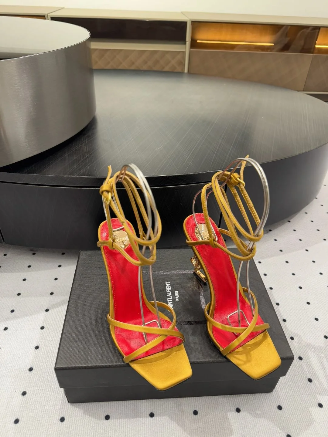 Ysl Sandals Flexible 7040