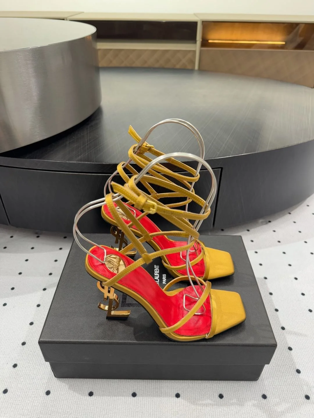 Ysl Sandals Flexible 7040