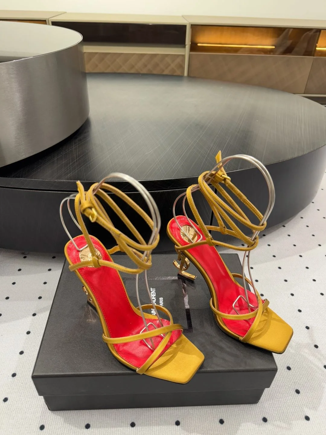 Ysl Sandals Flexible 7040