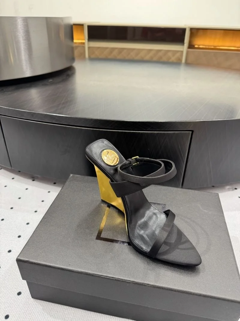 Effortless Ysl Sandals 8703