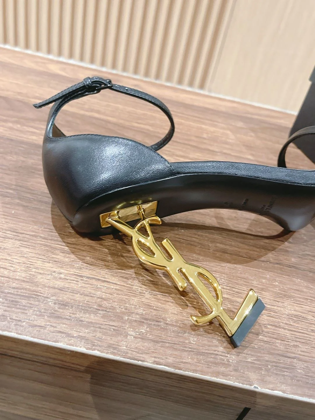 FreshLook Ysl Sandals 5708
